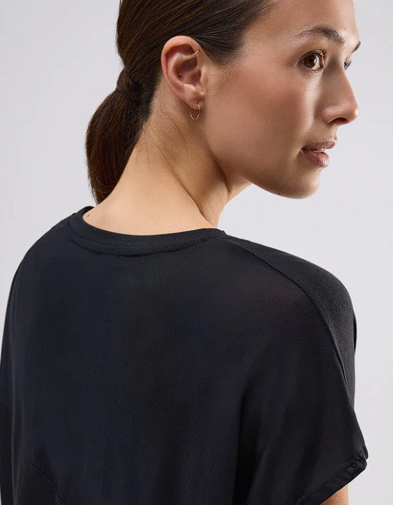 Camiseta Deportiva Negra Ysabel Mora