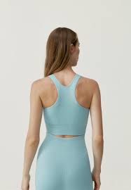 TOP BORN LIVING YOGA, KEILA EUCALIPTO